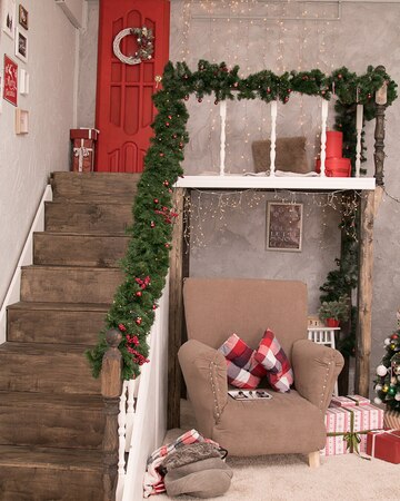 How Do I Decorate Christmas Tree By the Stairs