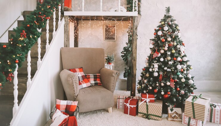 How to Decorate Your Christmas Tree Build a theme