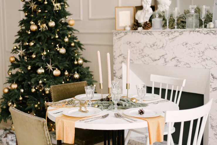 Silver and Gold Christmas Tree Theme